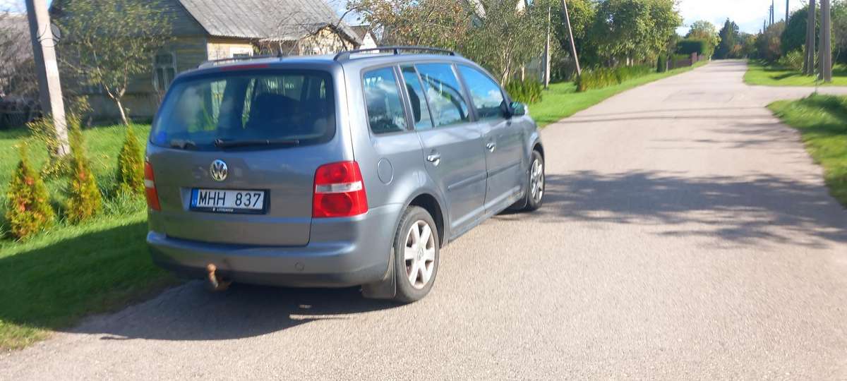 Volkswagen Touran 2006 — engine 1390 cm³, 140 HP (103kW)