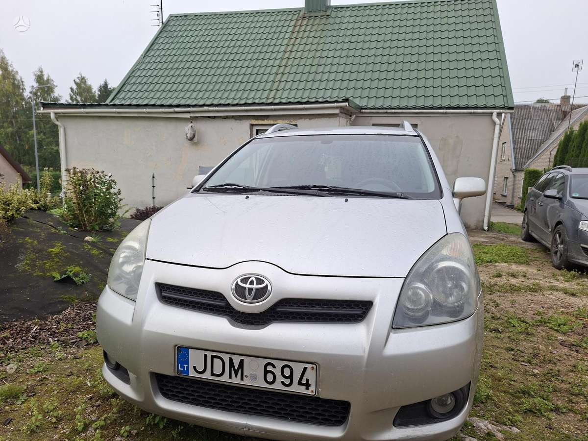 Toyota Corolla 2006 — вигляд ззаду