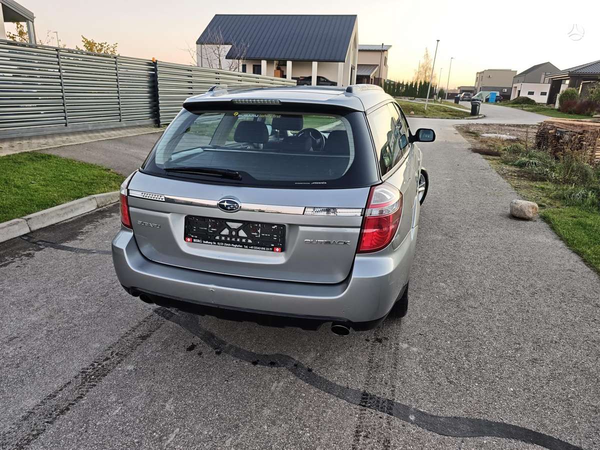 Subaru Outback 2008 — вигляд ззаду