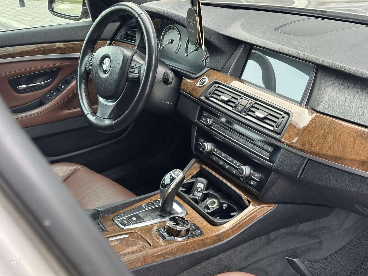 BMW 530 2011 — photo 13