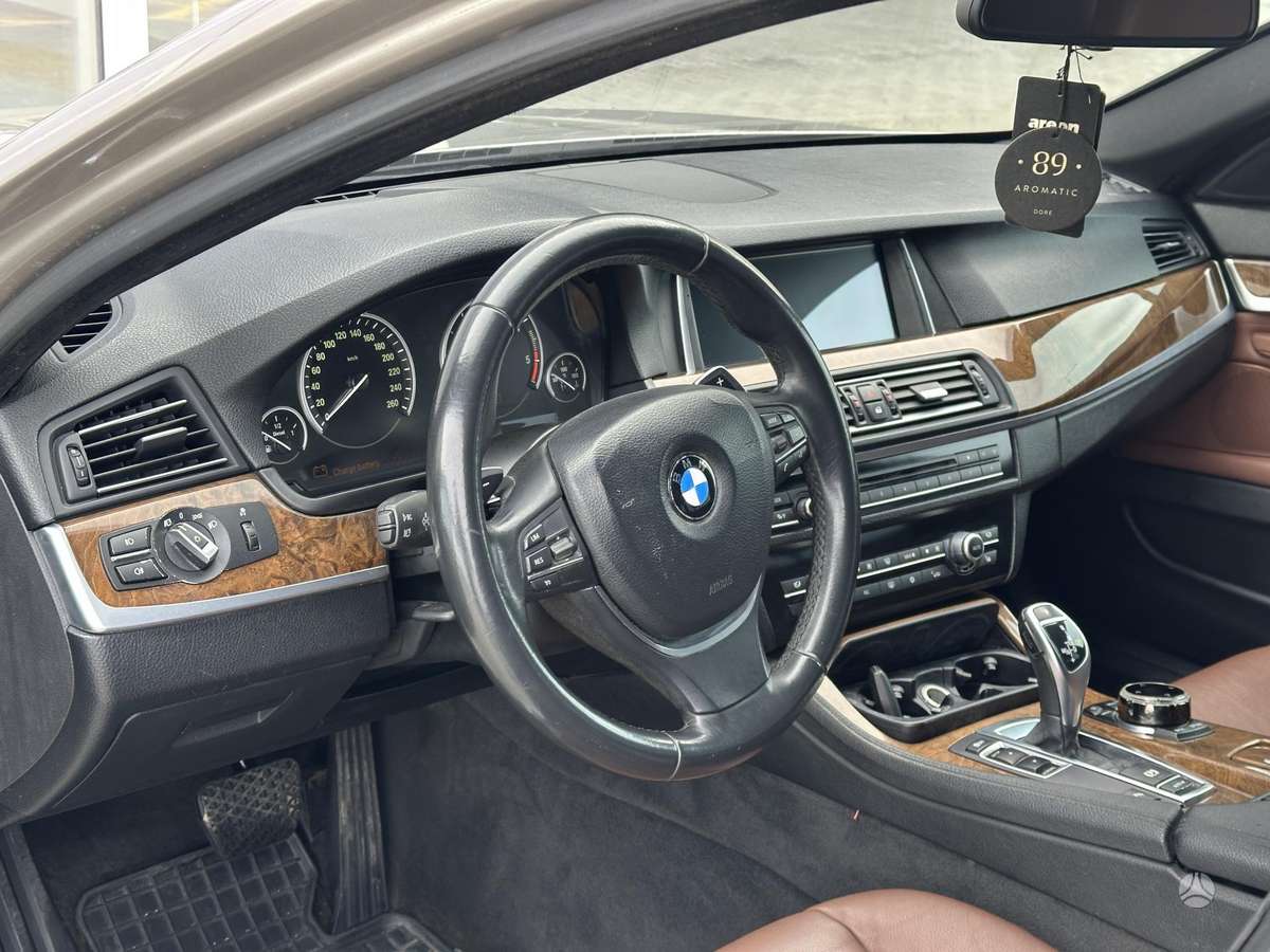 BMW 530 2011 — photo 8