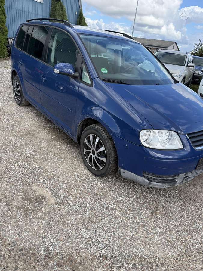 Volkswagen Touran 2006 — rear view