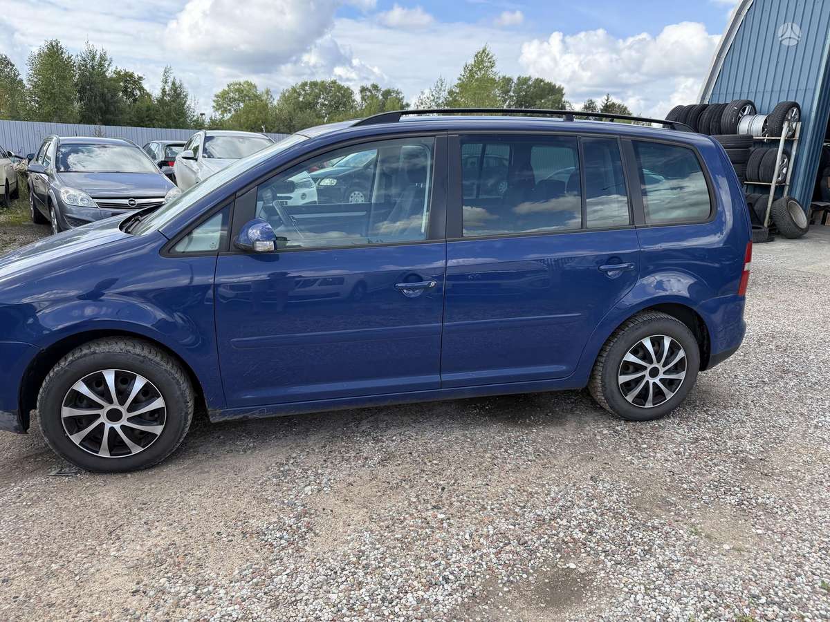 Volkswagen Touran 2006 — interior