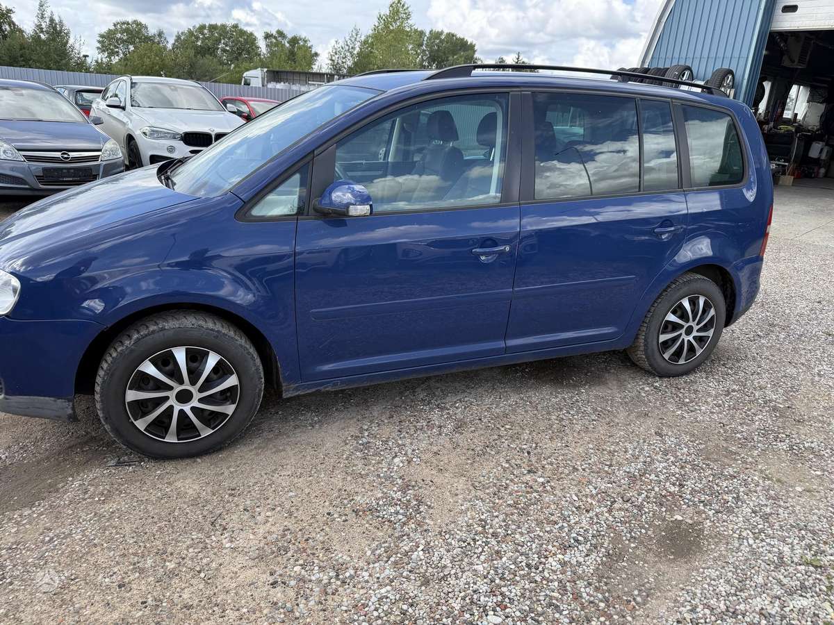 Volkswagen Touran 2006 — engine 1595 cm³, 102 HP (75kW)