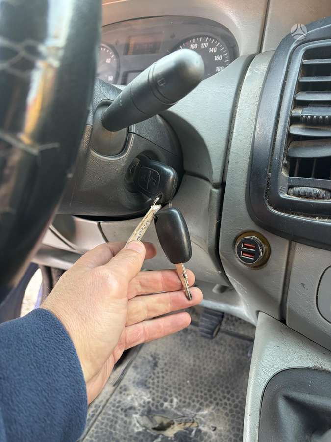 Opel Vivaro 2007 — photo 11