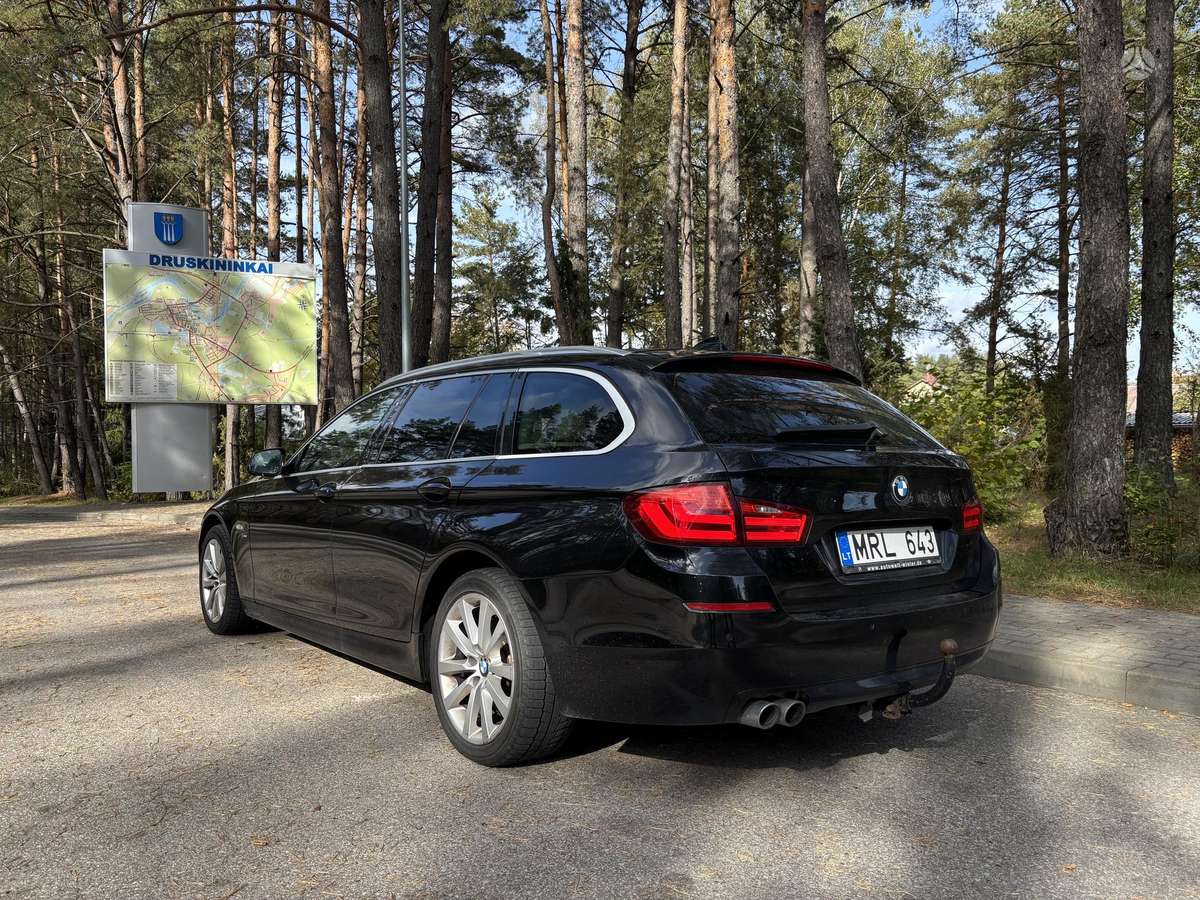 BMW 530 2011 — двигун 3000 cm³, 258 HP (190kW)