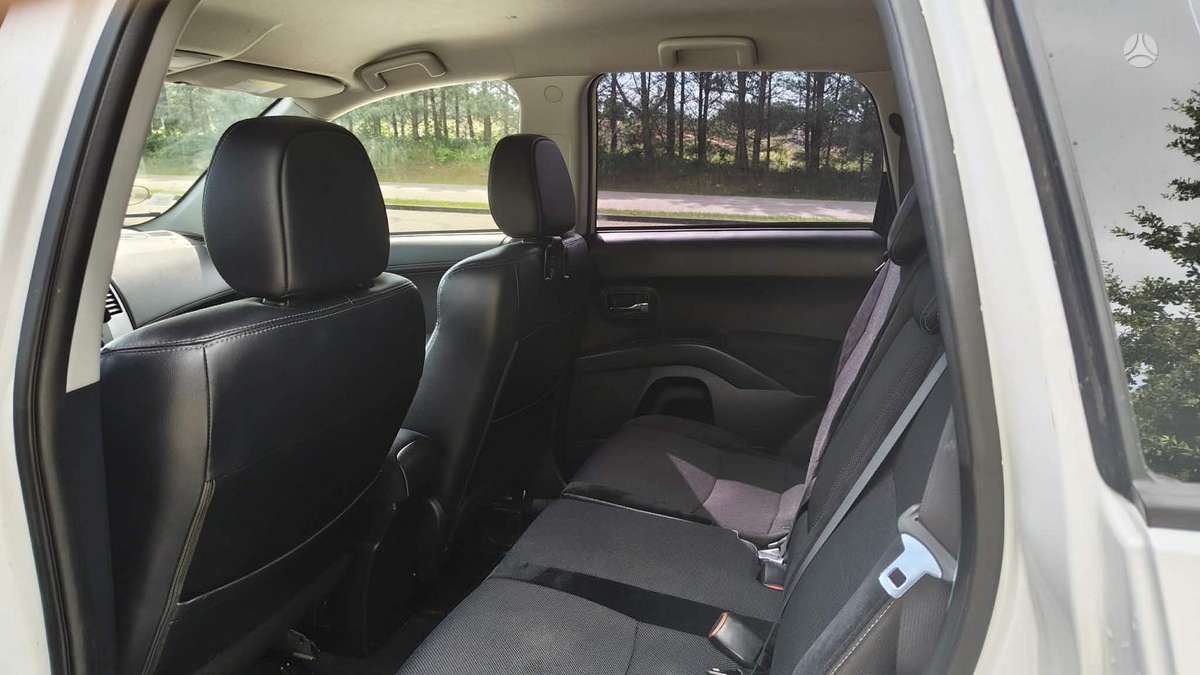 Citroen C-Crosser 2011 — photo 11