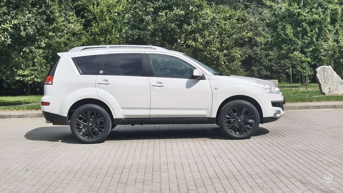 Citroen C-Crosser 2011 — rear view