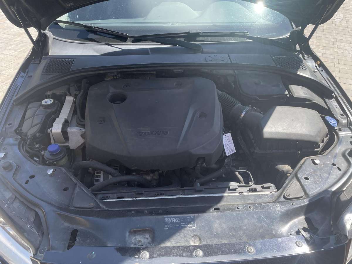 Volvo V70 2015 — photo 10