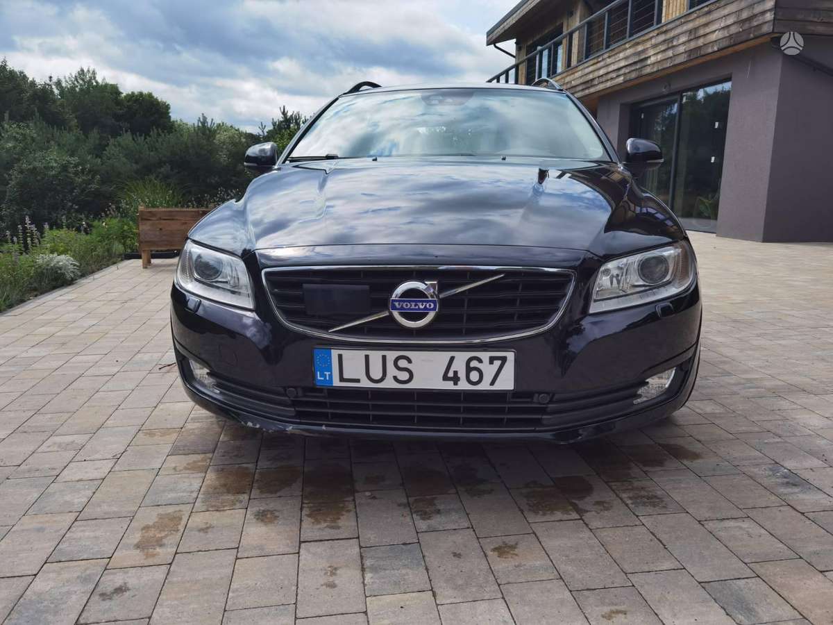 Volvo V70 2015 — rear view