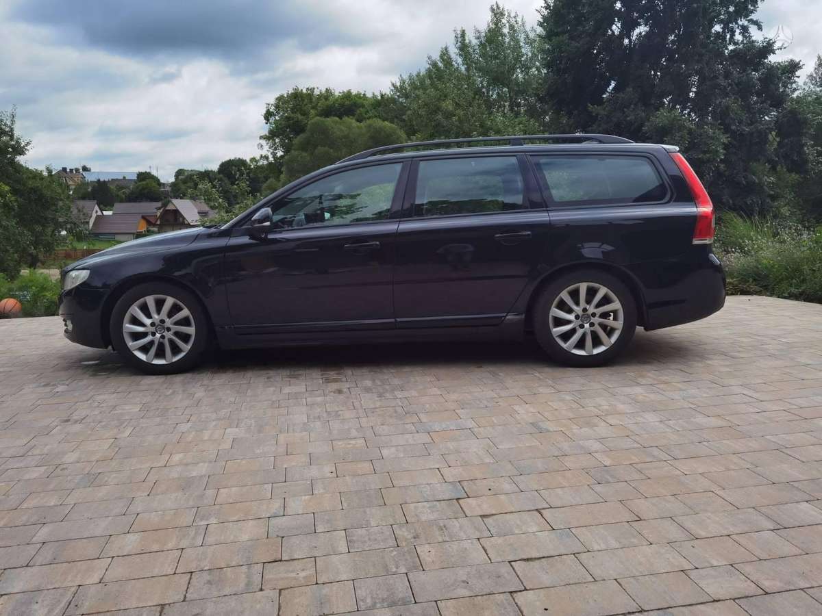 Volvo V70 2015 — interior