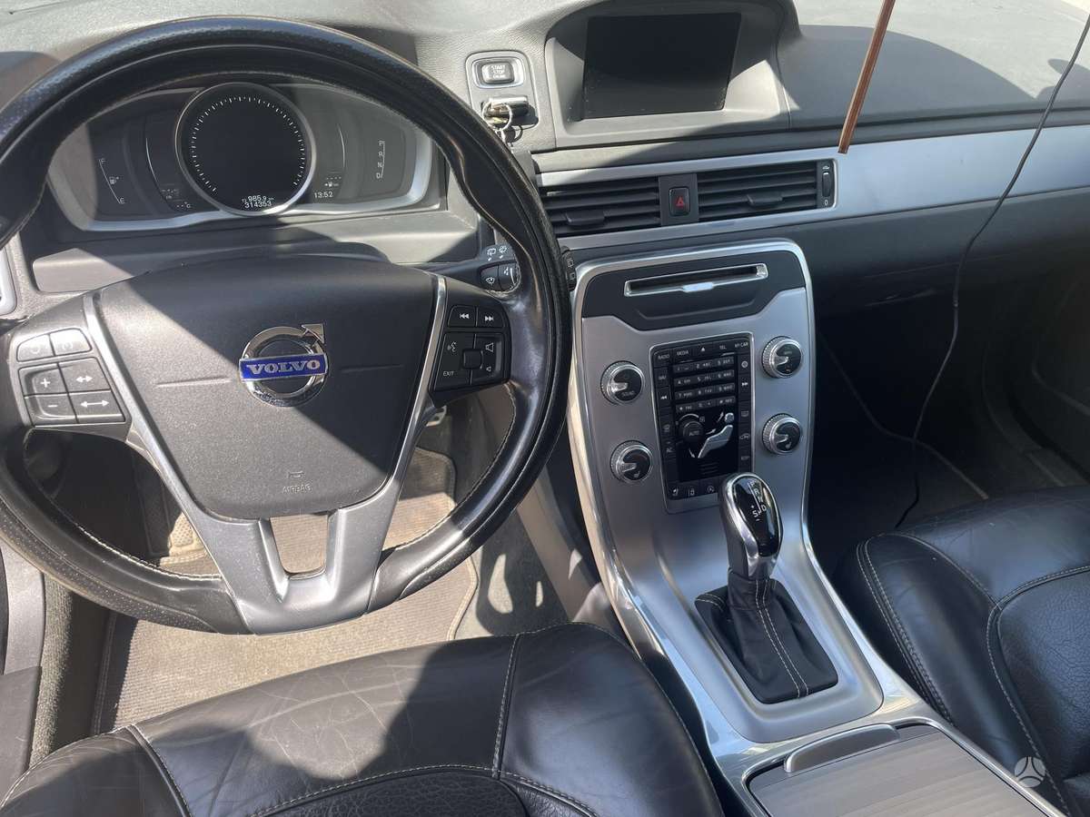 Volvo V70 2015 — engine 1969 cm³, 181 HP (133kW)