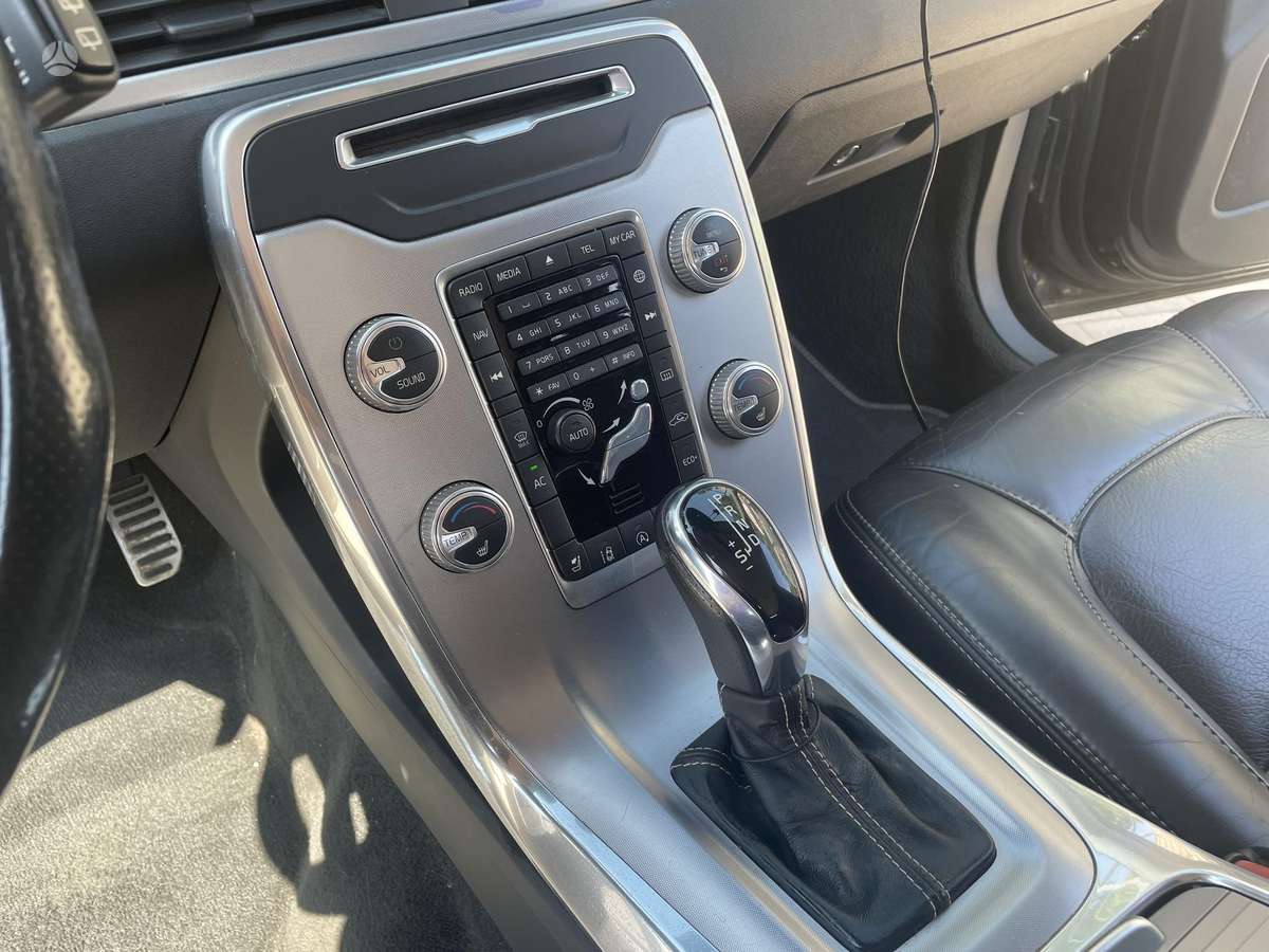 Volvo V70 2015 — photo 7