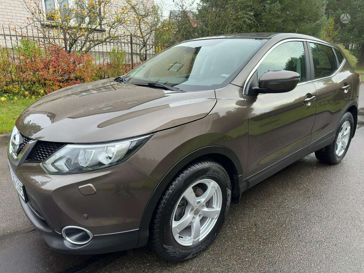 Nissan Qashqai 2015 — interior