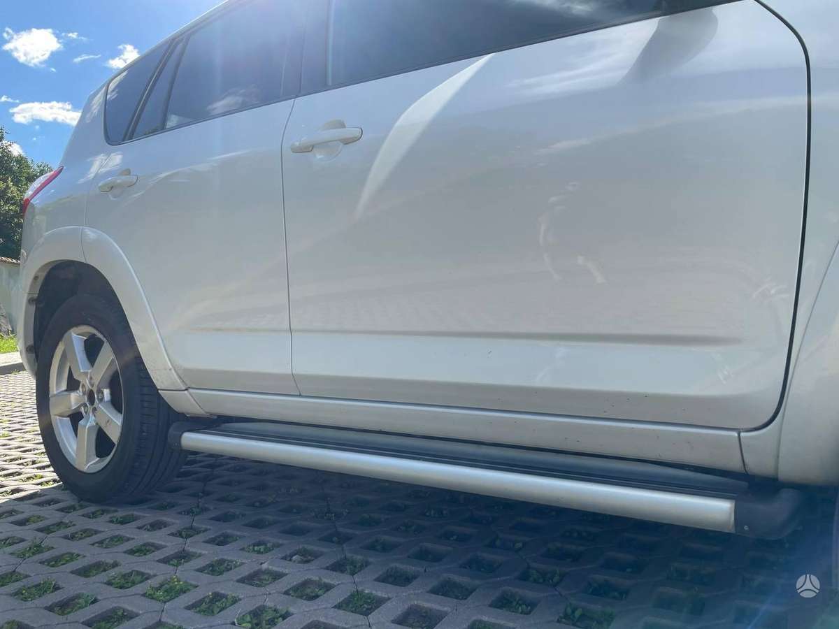 Toyota RAV4 2010 — photo 13