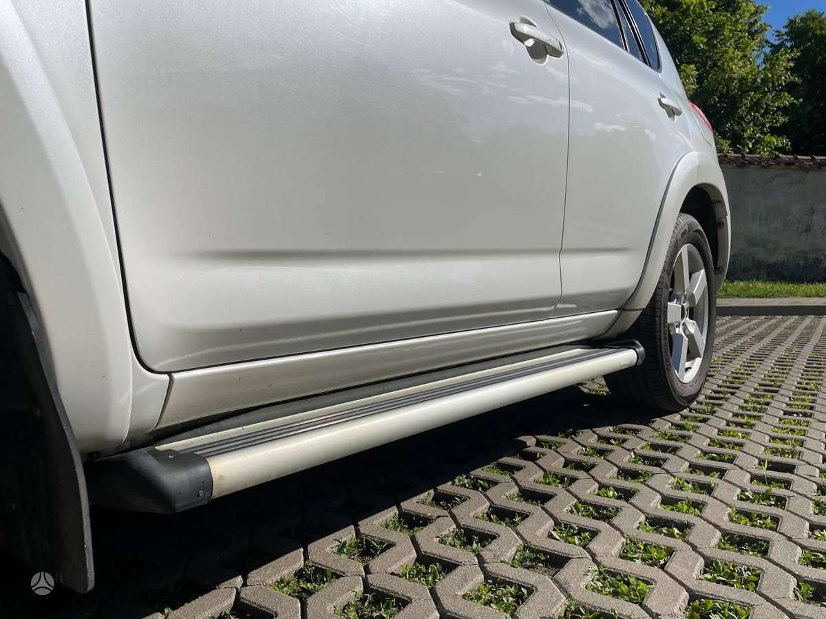 Toyota RAV4 2010 — photo 14