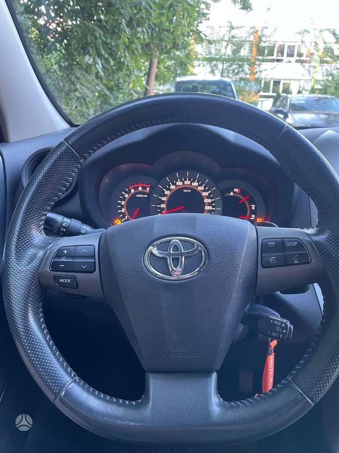 Toyota RAV4 2010 — photo 18