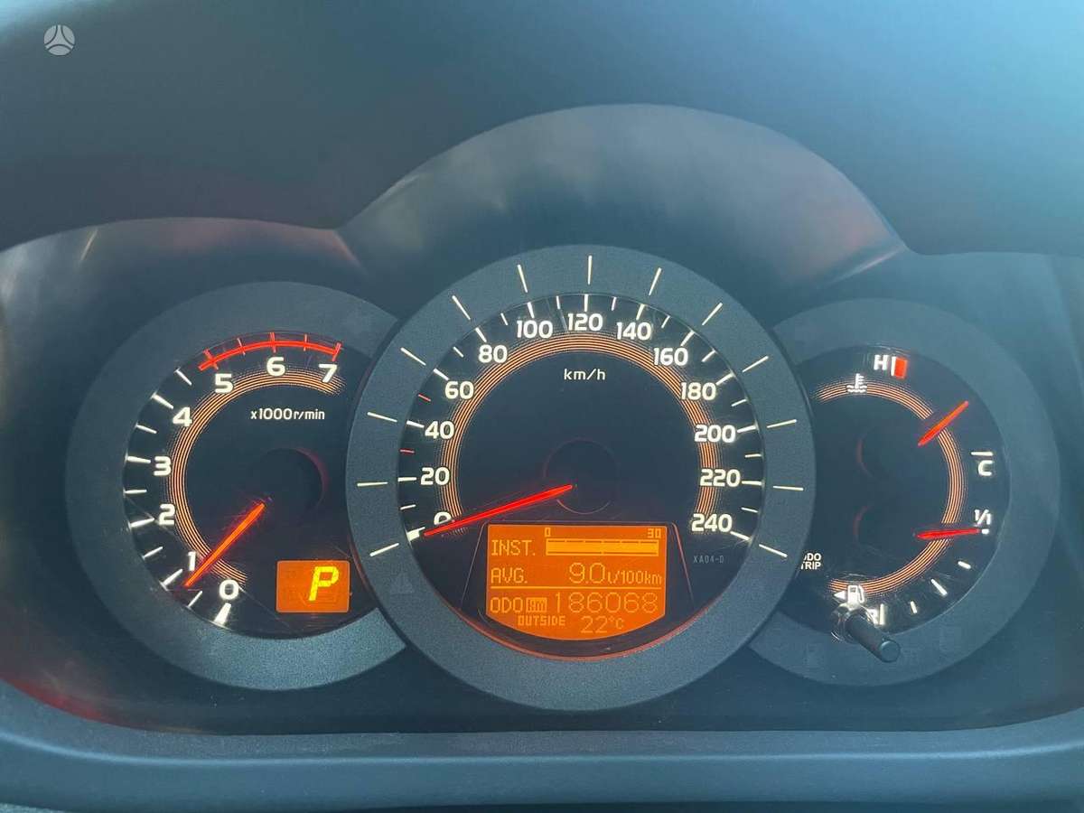 Toyota RAV4 2010 — photo 19