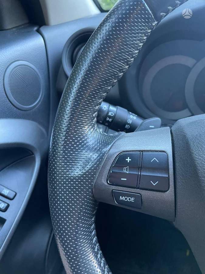 Toyota RAV4 2010 — photo 21