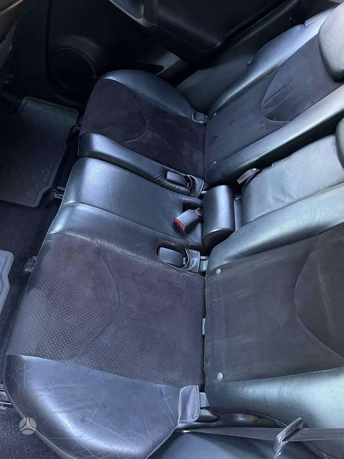Toyota RAV4 2010 — photo 25