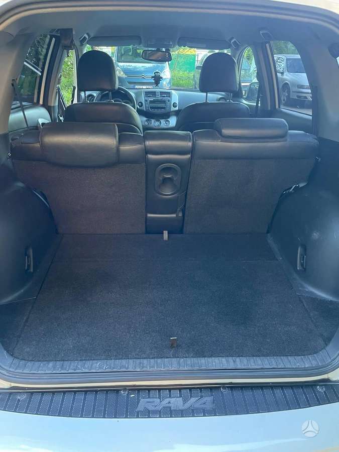 Toyota RAV4 2010 — photo 26