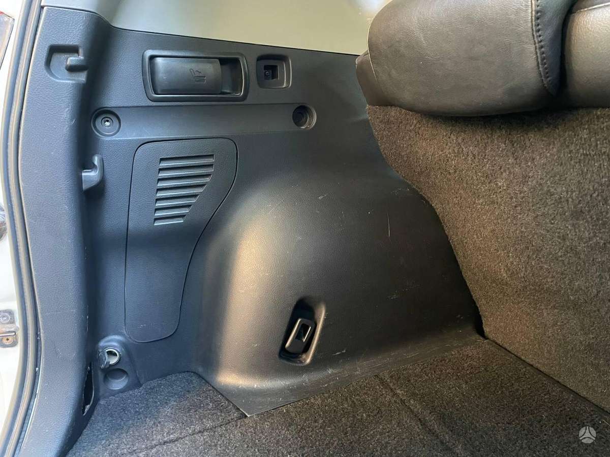 Toyota RAV4 2010 — photo 28