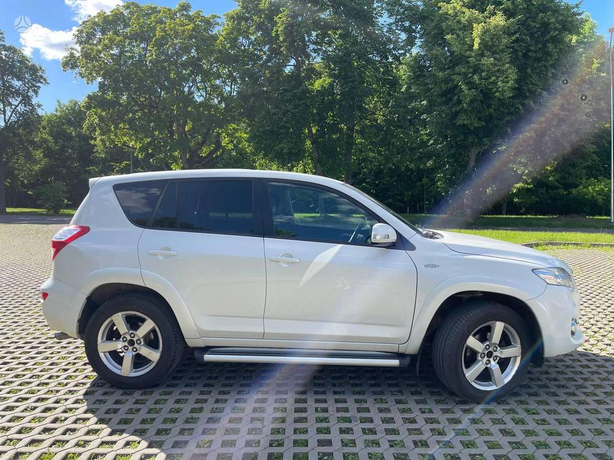 Toyota RAV4 2010 — photo 7