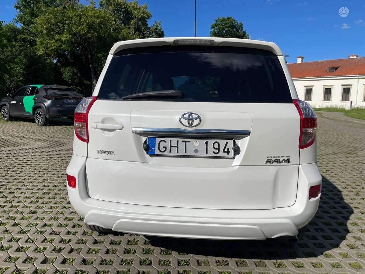 Toyota RAV4 2010 — photo 9