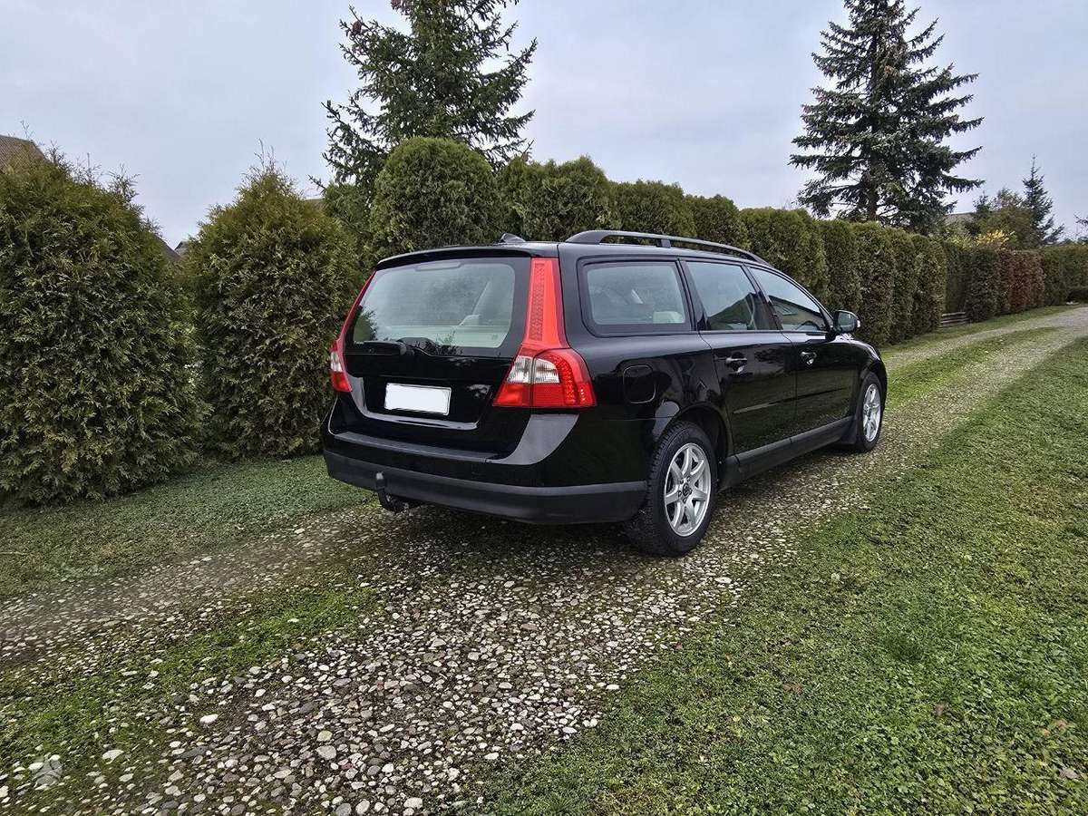 Volvo V70 2008 — rear view