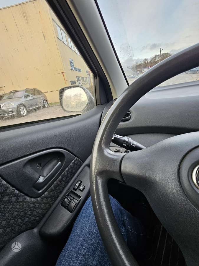 Toyota Yaris 2004 — interior
