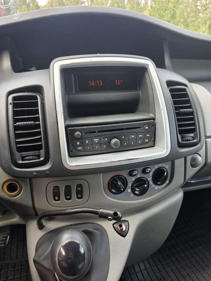Renault Trafic 2010 — фото 10