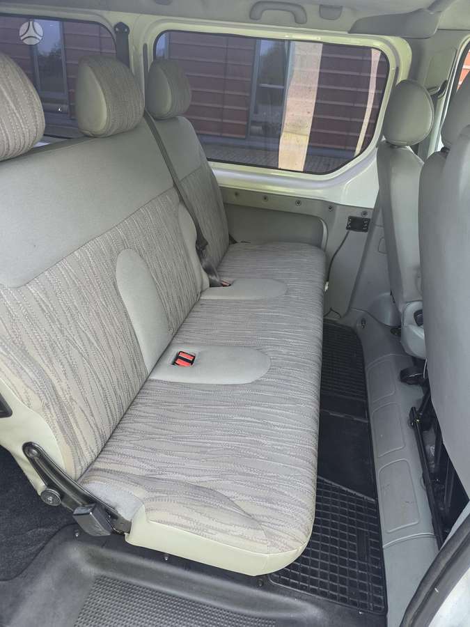 Renault Trafic 2010 — фото 12
