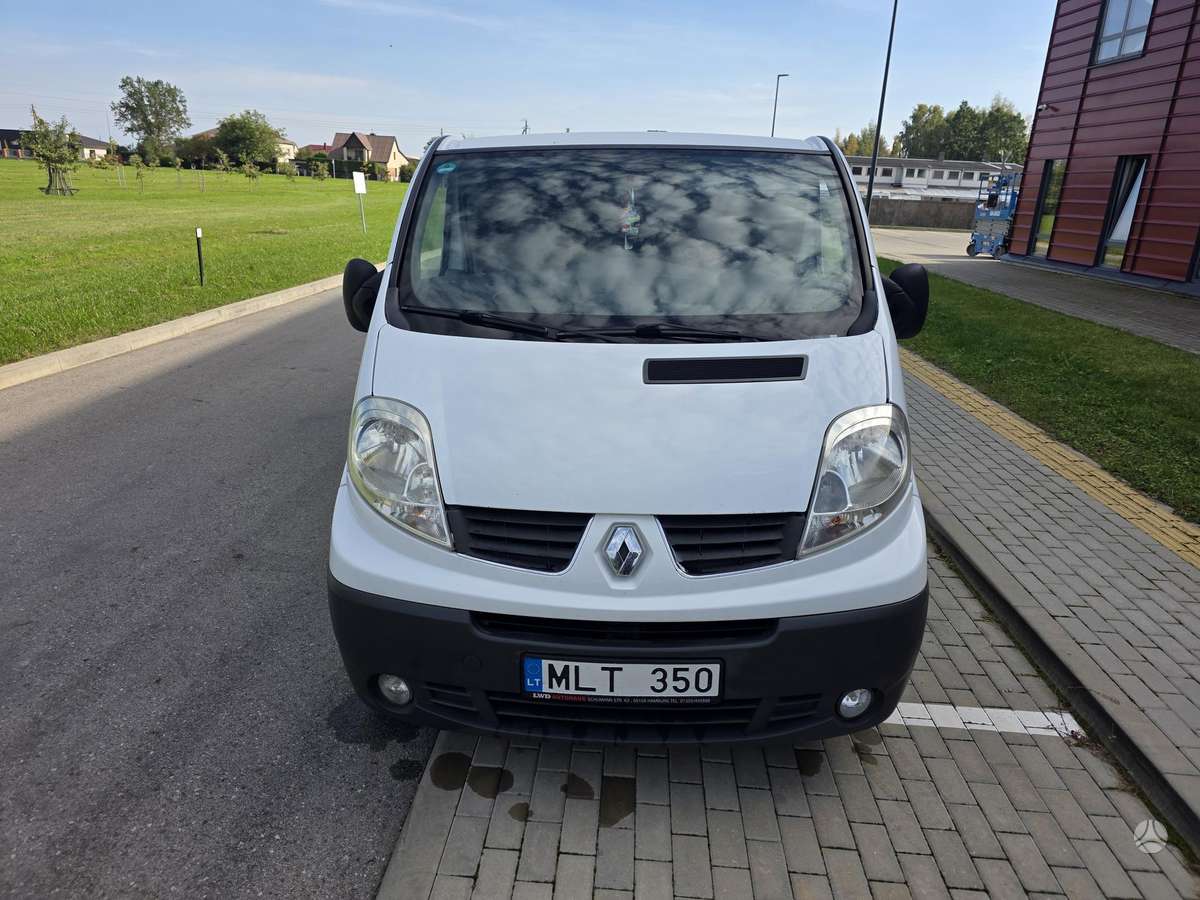 Renault Trafic 2010 — салон