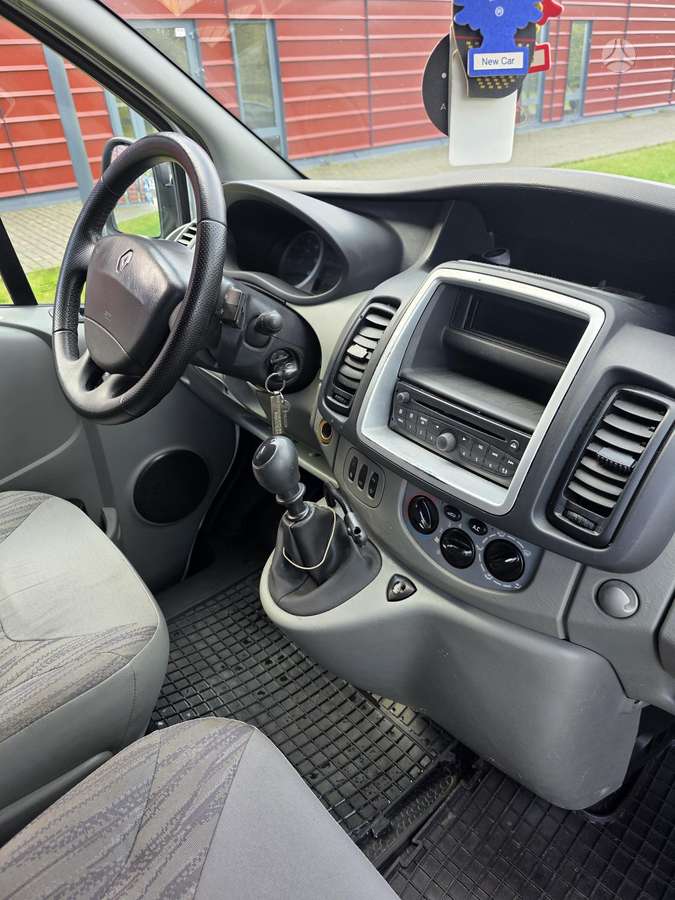 Renault Trafic 2010 — фото 9