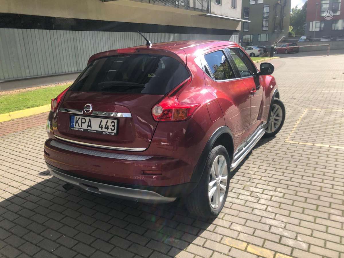 Nissan Juke 2011 — салон