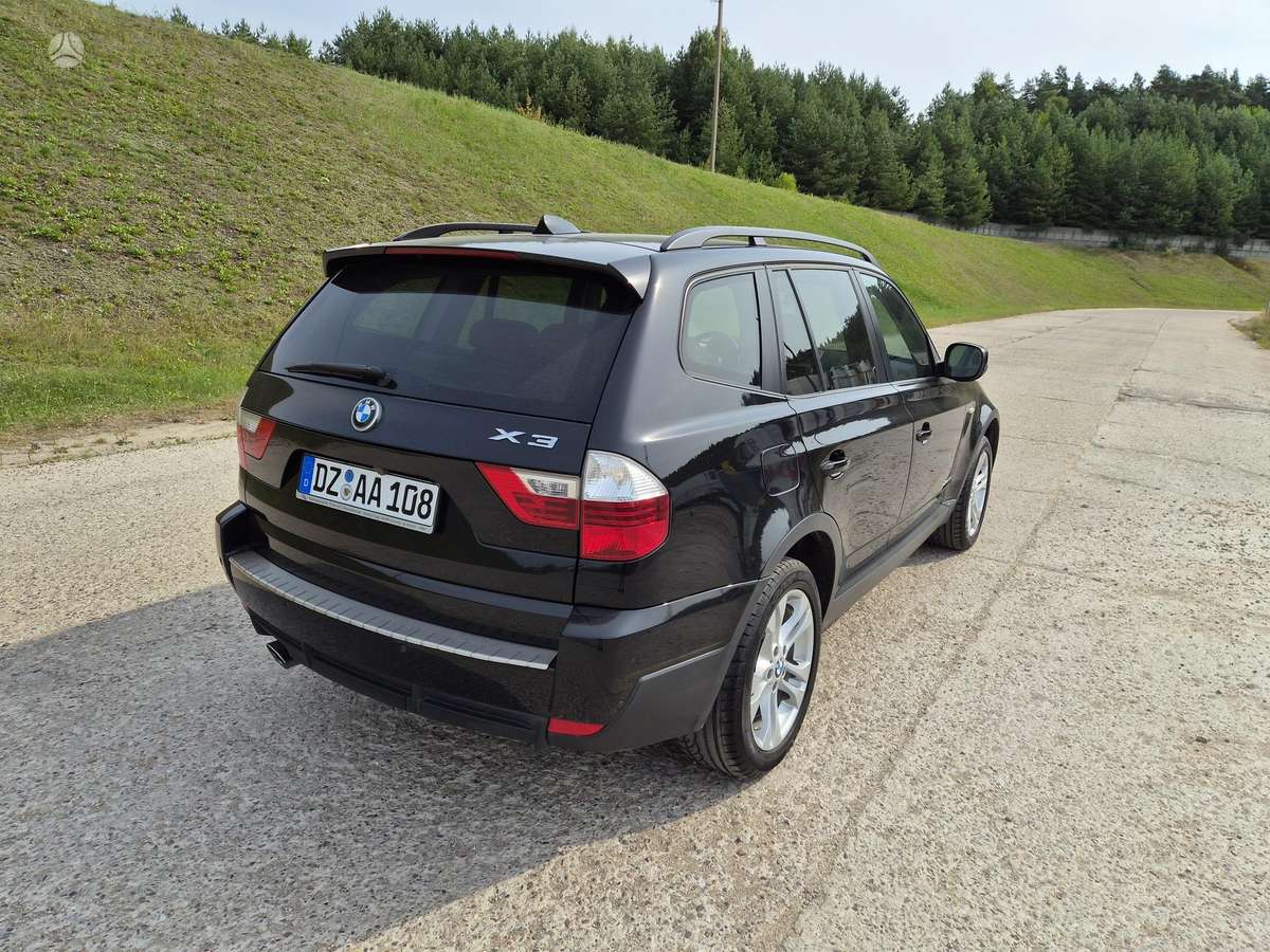 BMW X3 2010 — салон