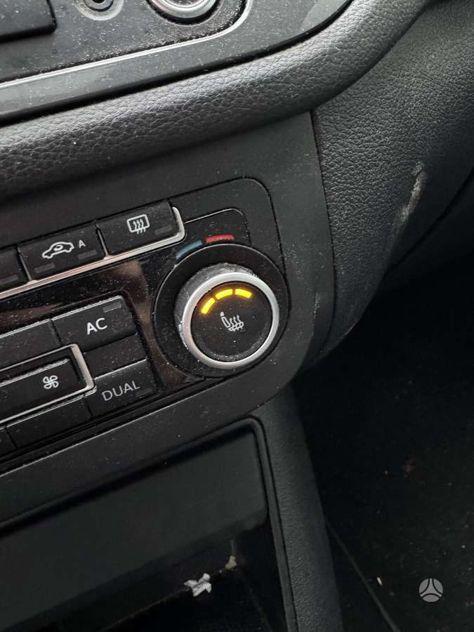 Volkswagen Tiguan 2012 — photo 18