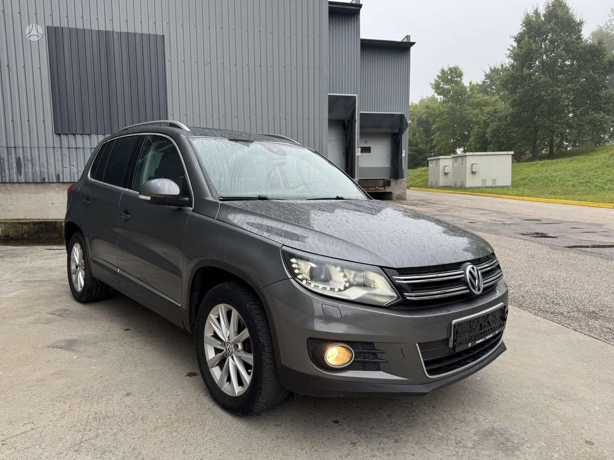 Volkswagen Tiguan 2012 — rear view