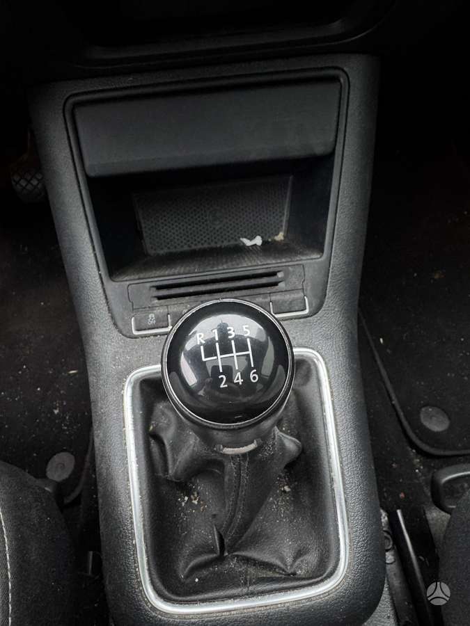Volkswagen Tiguan 2012 — photo 21