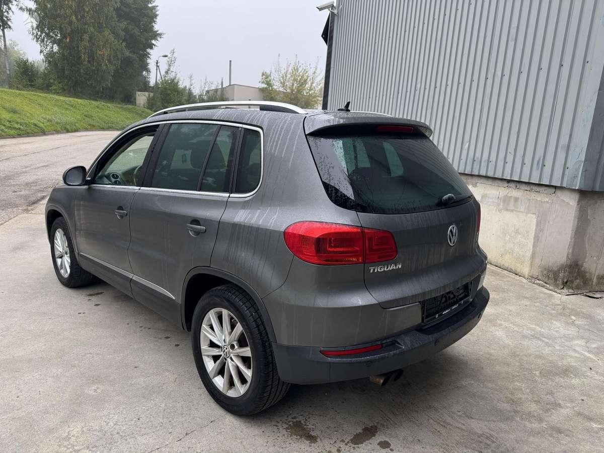 Volkswagen Tiguan 2012 — interior