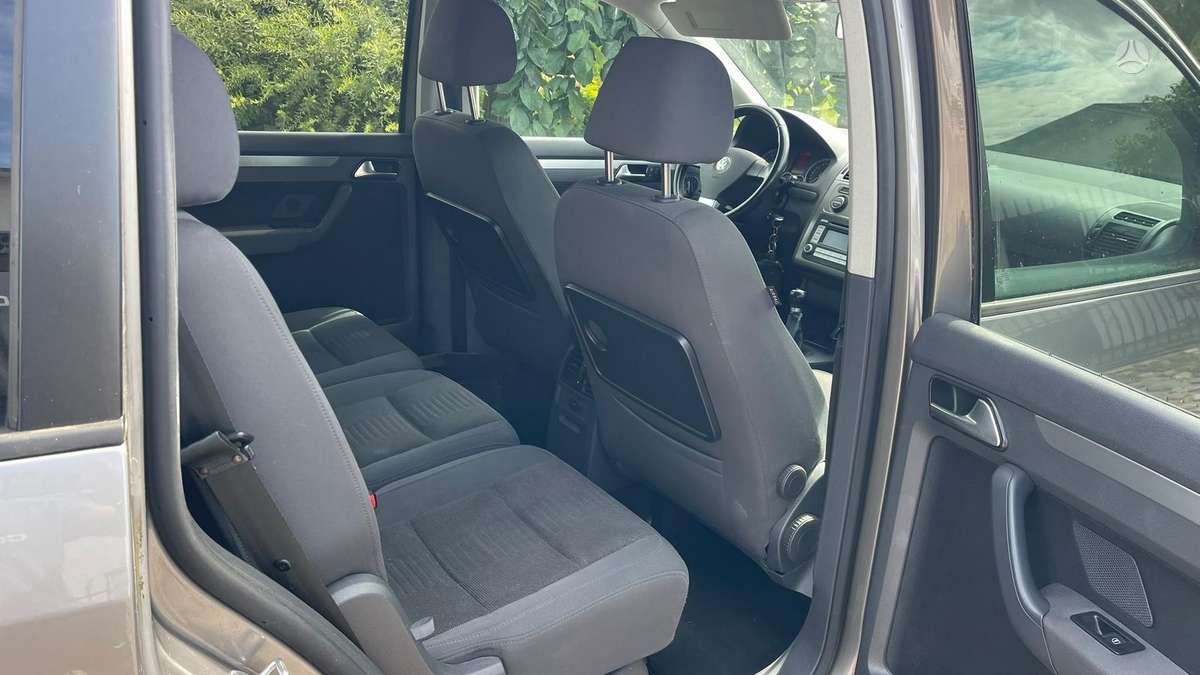 Volkswagen Touran 2008 — interior