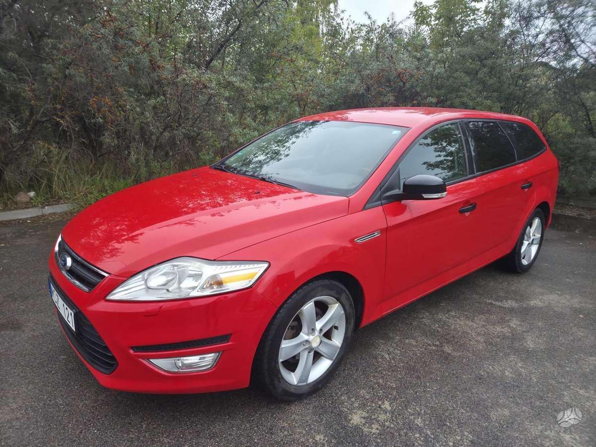 Ford Mondeo 2011 — rear view