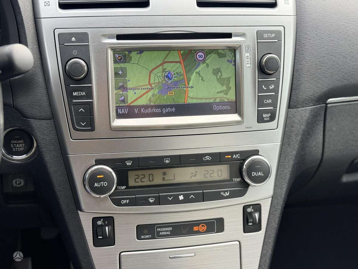 Toyota Avensis 2012 — photo 10