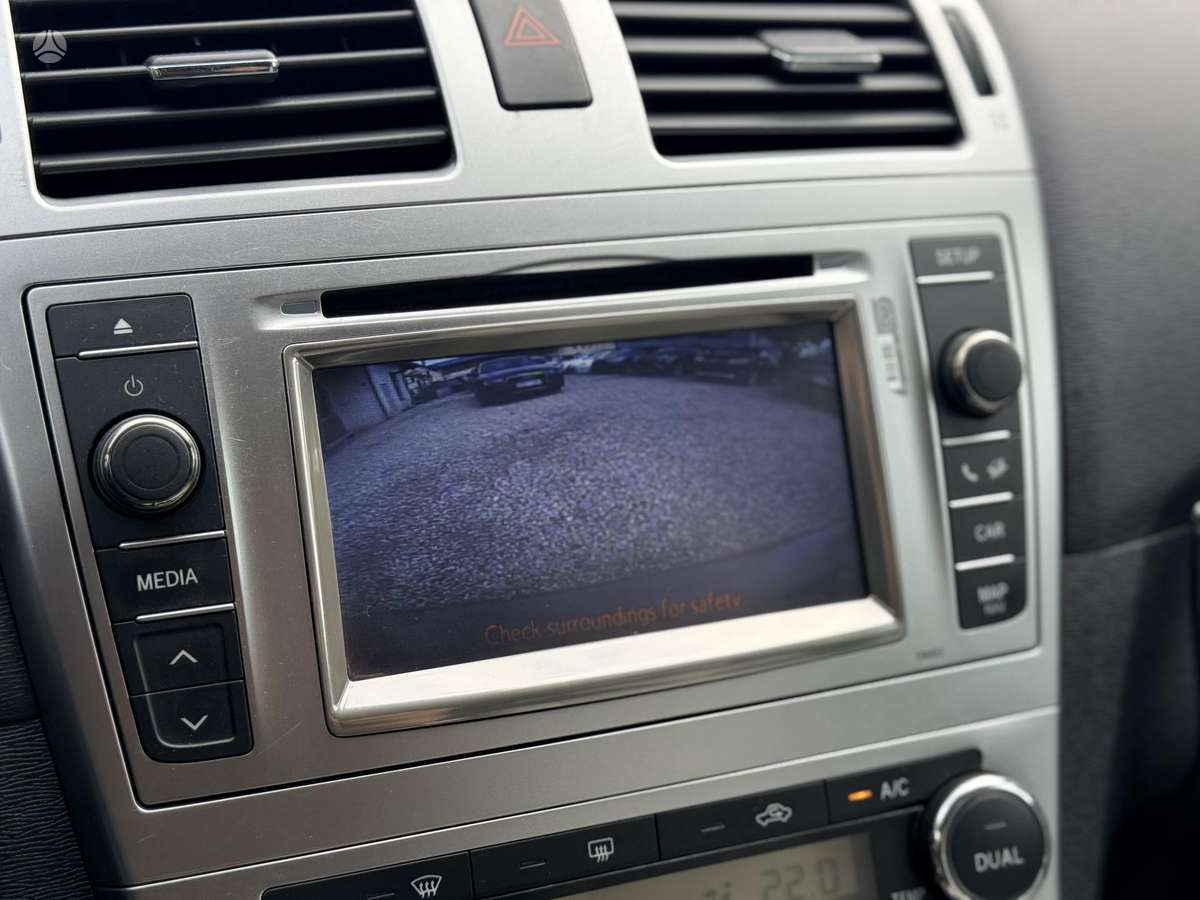 Toyota Avensis 2012 — photo 11
