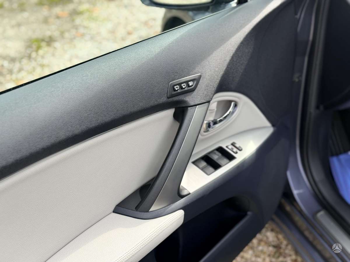 Toyota Avensis 2012 — photo 12