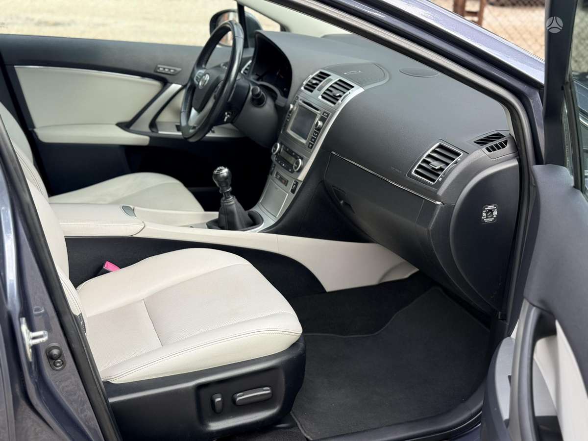 Toyota Avensis 2012 — photo 13