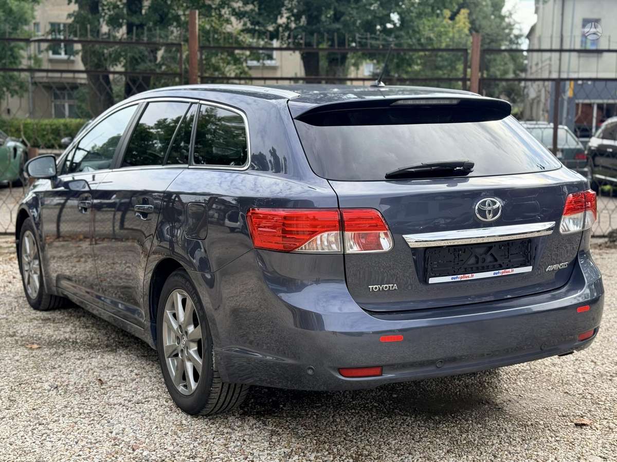 Toyota Avensis 2012 — engine 1998 cm³, 124 HP (91kW)