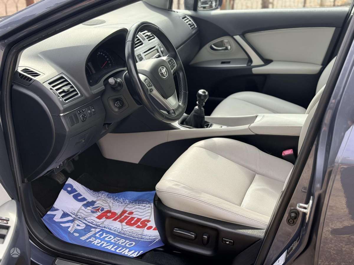Toyota Avensis 2012 — photo 8