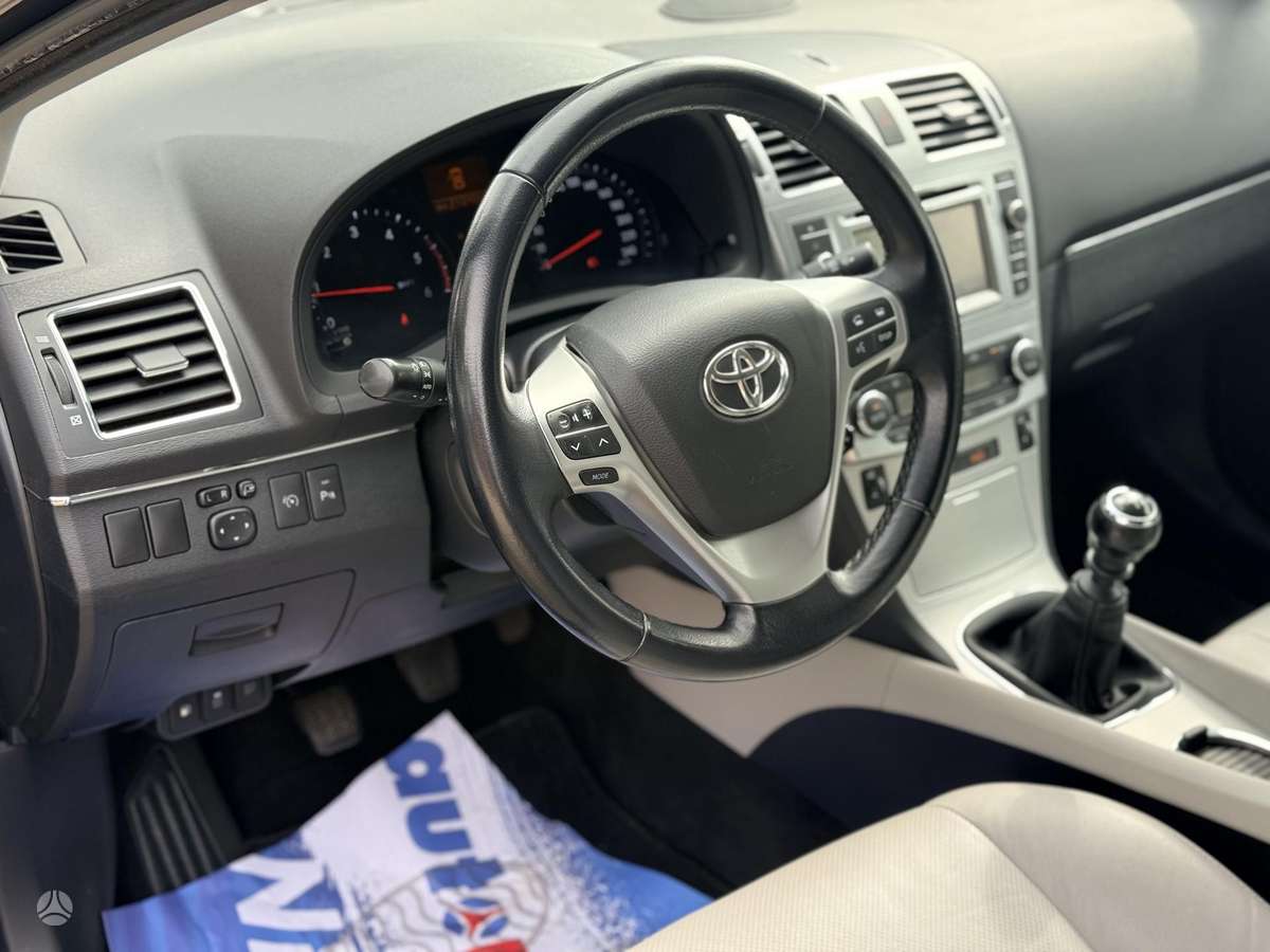 Toyota Avensis 2012 — photo 9