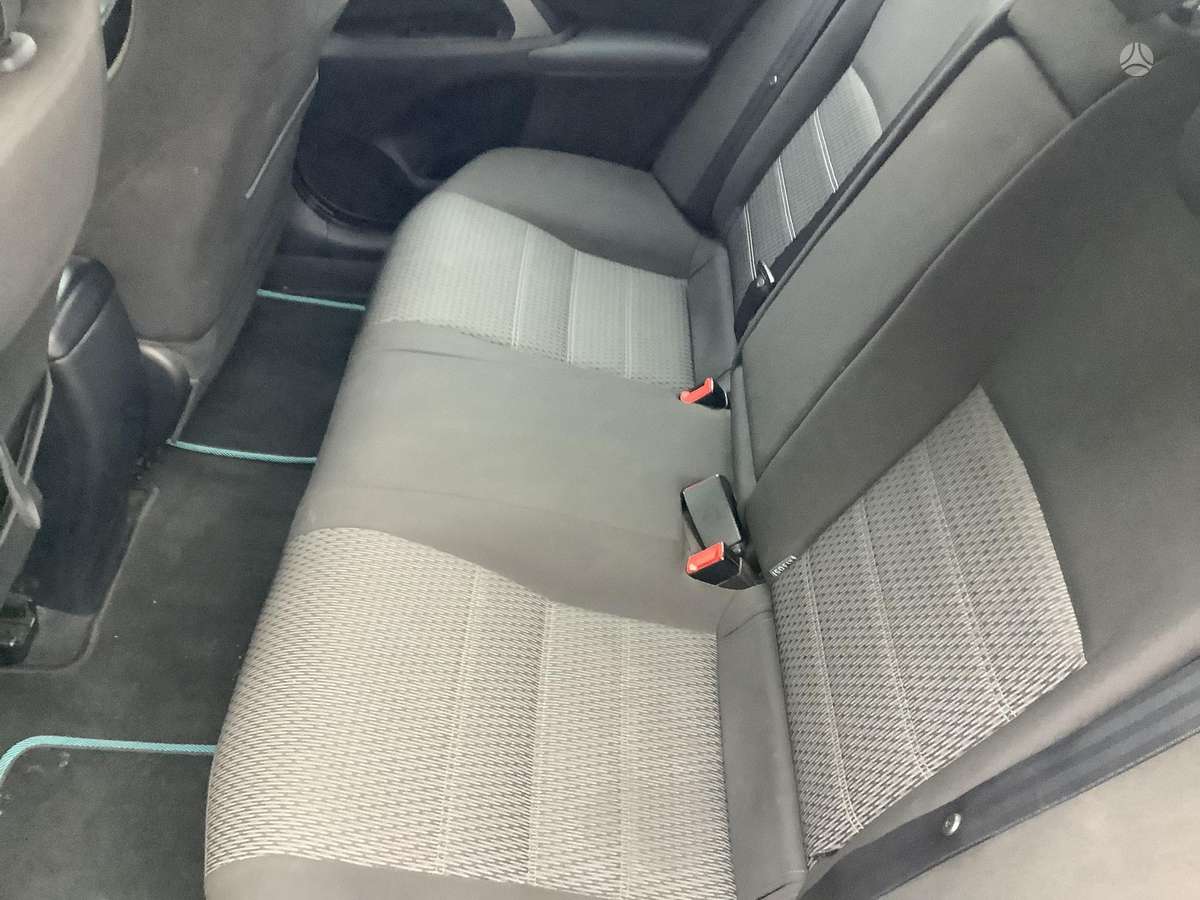 Toyota Avensis 2012 — photo 5